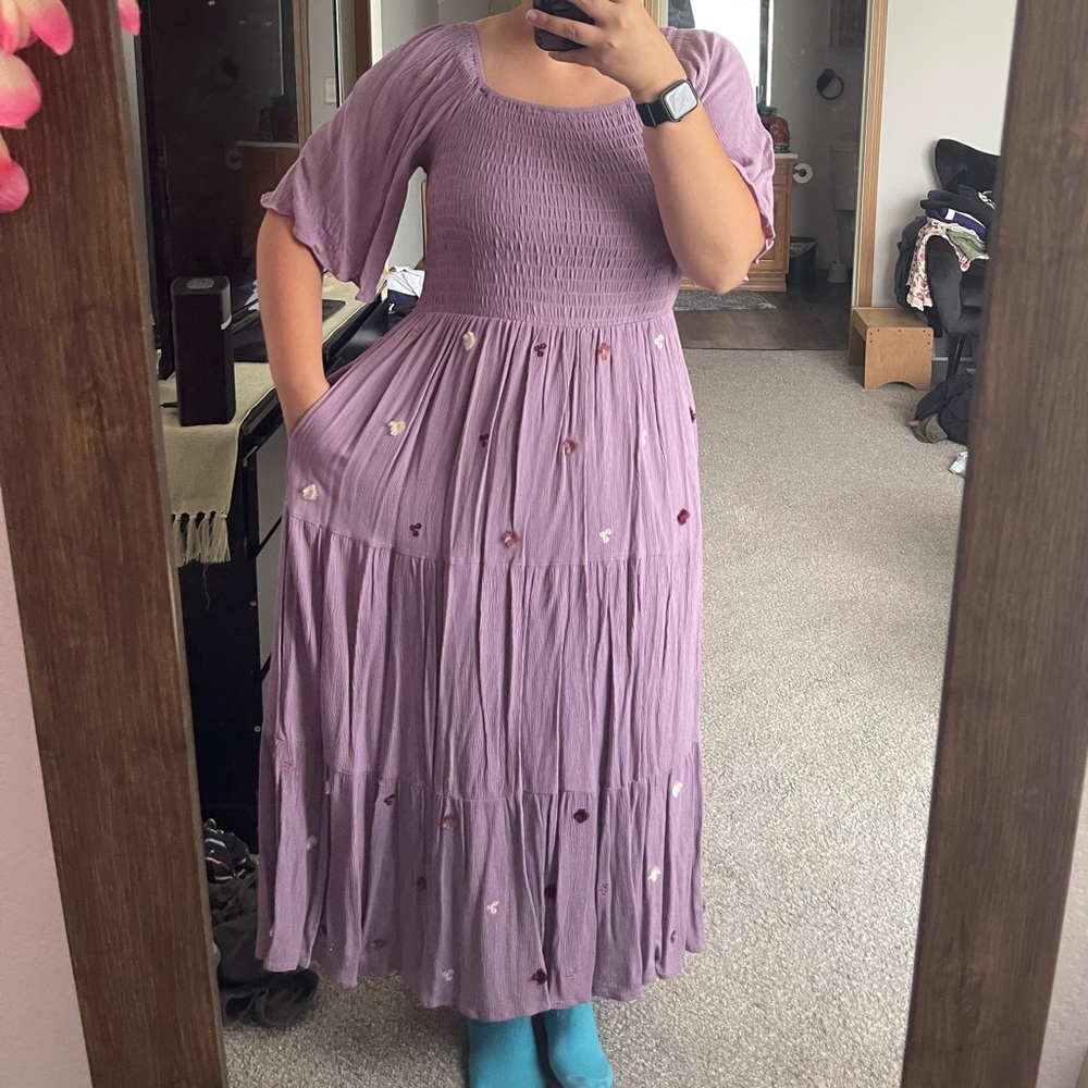 Chic Lilac Maxi Dress with Floral Embroidery